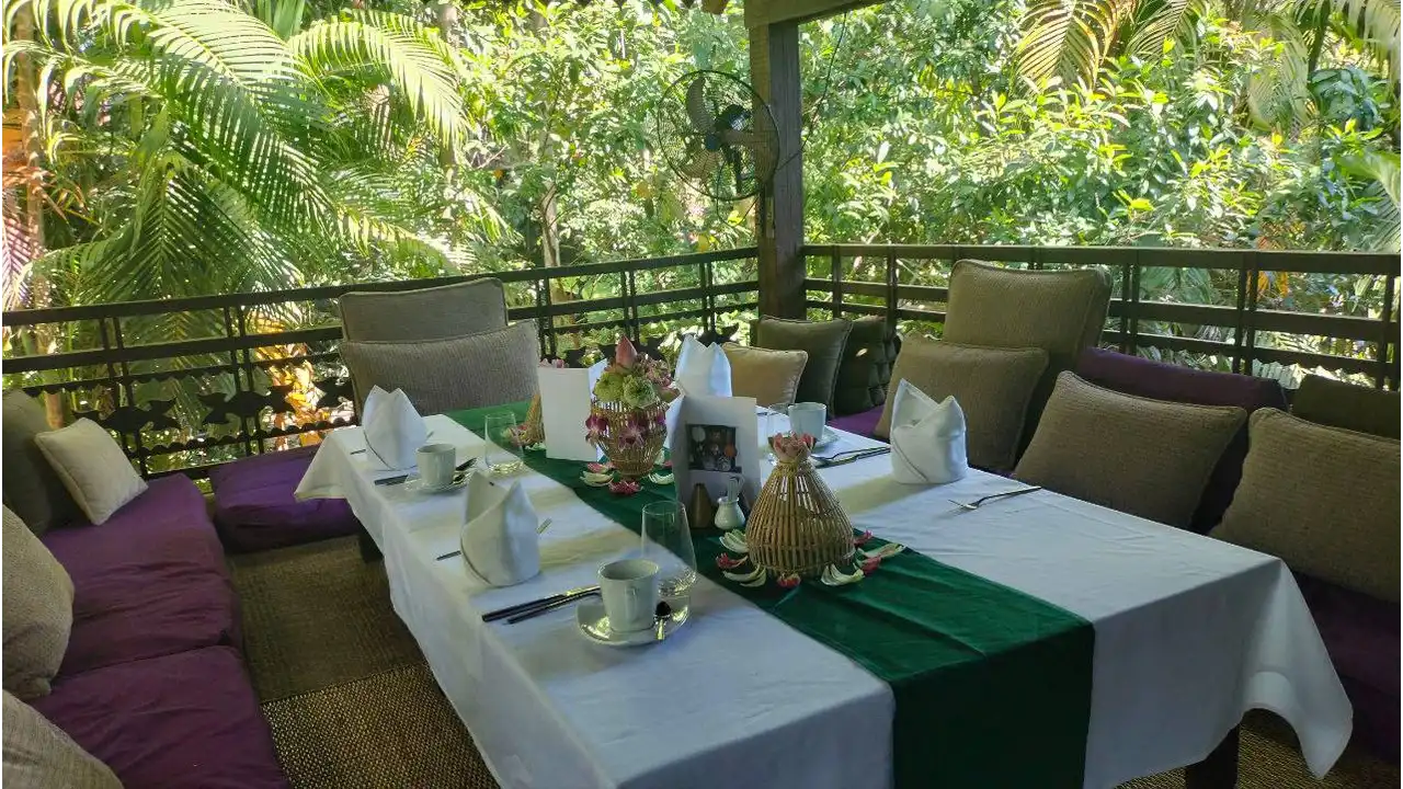Champagn breakfast at Sroh Srong_Serva Travel